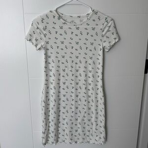 art class Cream Ribbed Short-Sleeve Dress with Blue Floral Print
